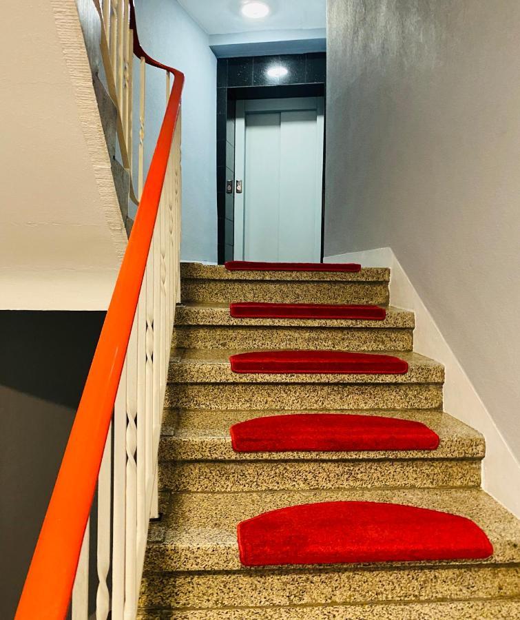 Tm Aparts Dortmund Luaran gambar Stairs in the hotel