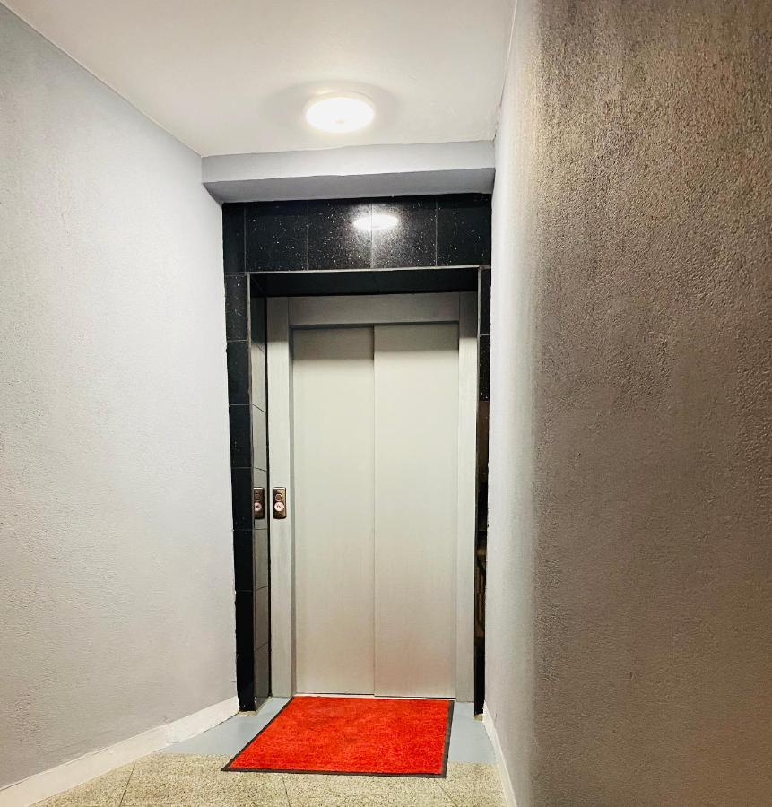 Tm Aparts Dortmund Luaran gambar A typical elevator in a residential building