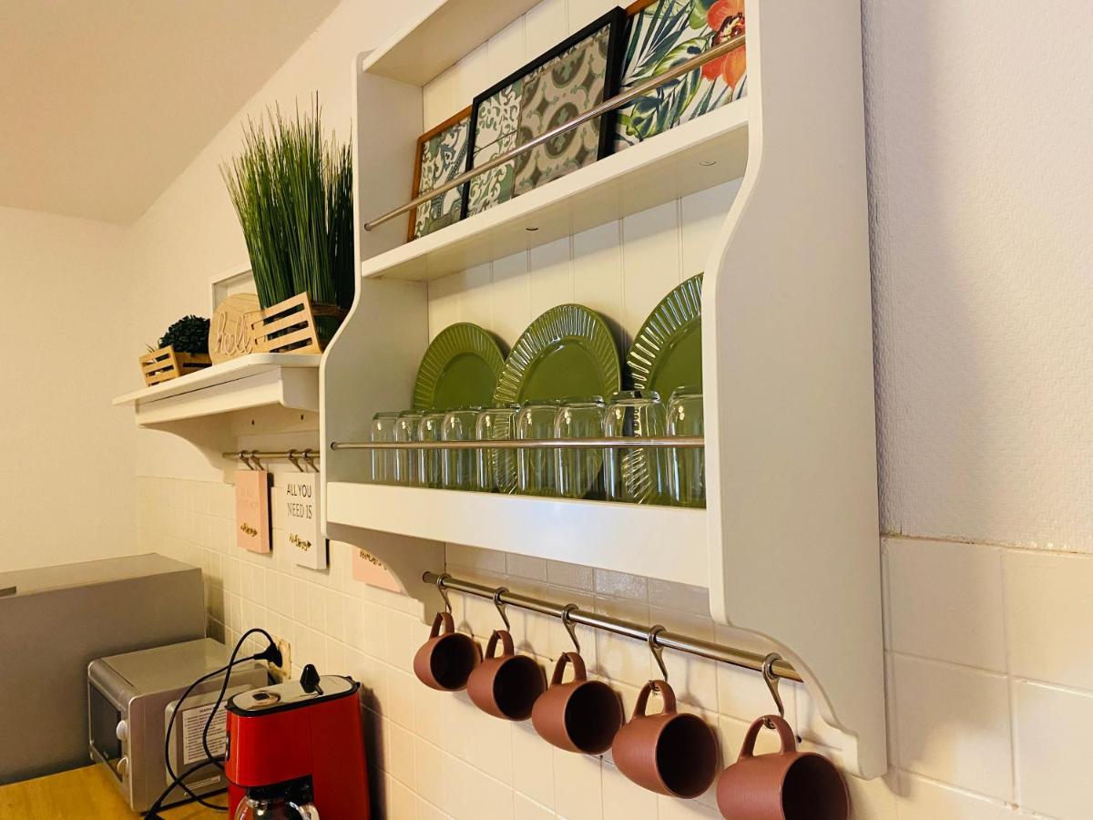 Tm Aparts Dortmund Luaran gambar A wall-mounted plate rack