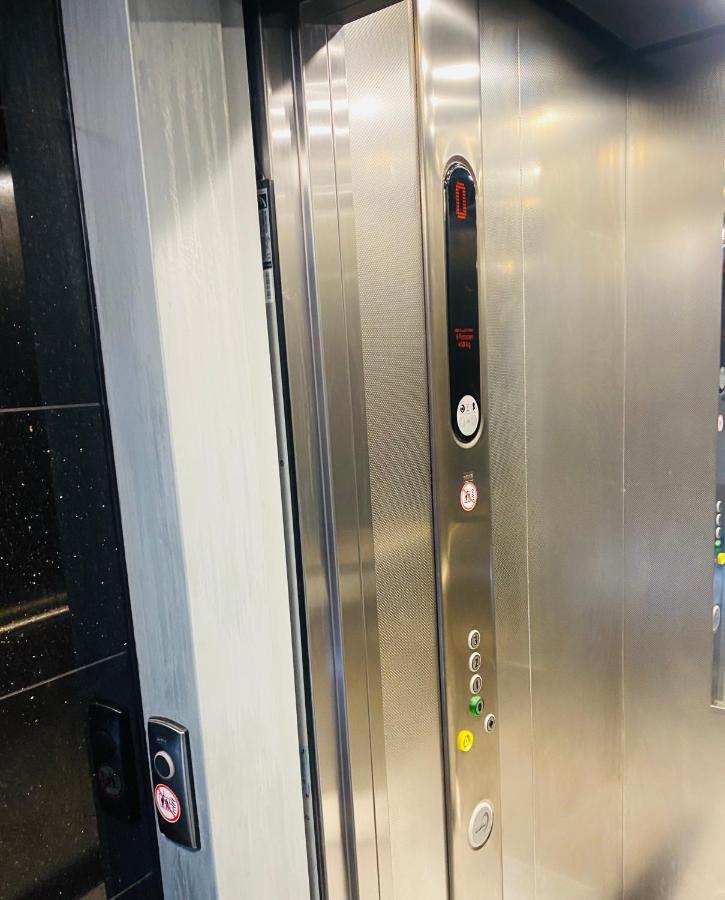 Tm Aparts Dortmund Luaran gambar A typical elevator